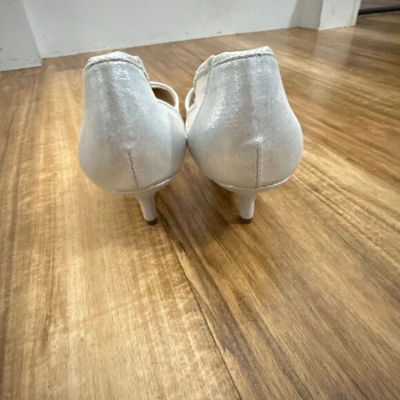 I. Miller Silver Rhinestone Kitten Heels Size 9 - Picture 3 of 5